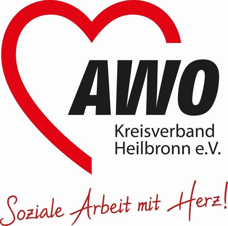 Logo des AWO-Kreisverbands Heilbronn e. V. Ein roter Herzumriss umrahmt den schwarzen Schriftzug „AWO“. Darunter stehen der Verbandsname und der Slogan „Soziale Arbeit mit Herz!“.