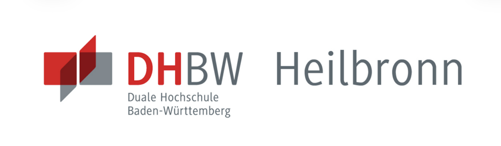Logo der Dualen Hochschule Baden-Württemberg Heilbronn. Links steht neben einem rot-grauen Bildzeichen das Kürzel „DHBW“ mit dem Zusatz „Duale Hochschule Baden-Württemberg“, rechts der Standortname „Heilbronn“.