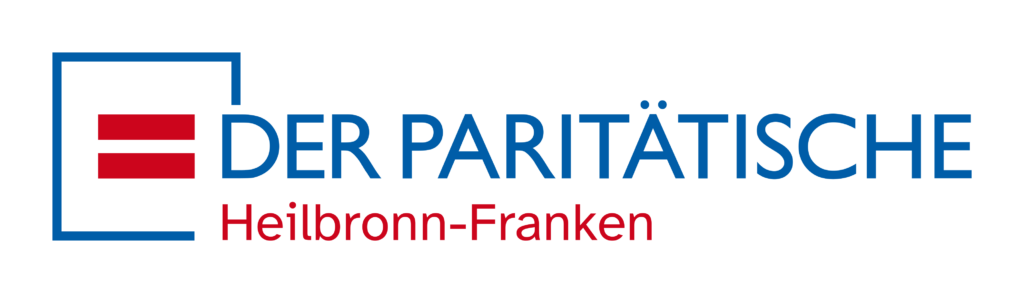 Logo des Paritätischen Heilbronn-Franken. Links befindet sich ein blau umrandetes Quadrat mit zwei roten Balken, rechts steht in blauer Schrift „DER PARITÄTISCHE“ und darunter in Rot „Heilbronn-Franken“.